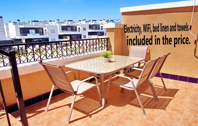 Apartment with large roof solarium - image 13