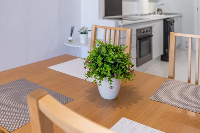 Simplicity luxury apartment - image 21