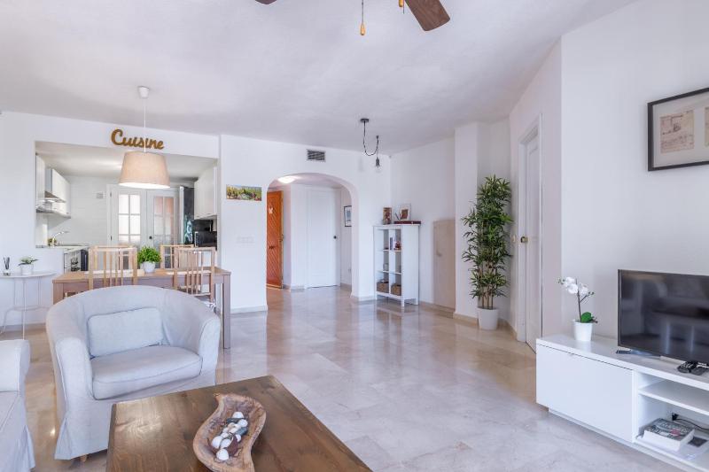 Simplicity luxury apartment - image 17