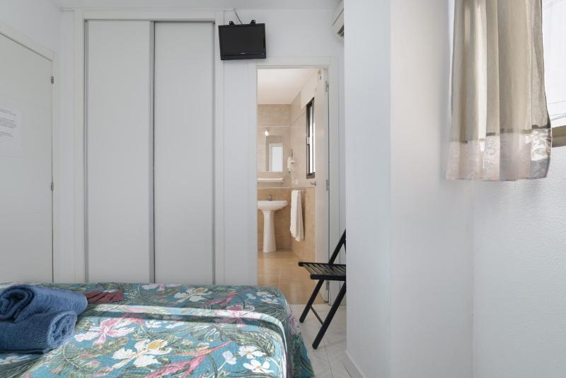 Hostal Avenida - image 23