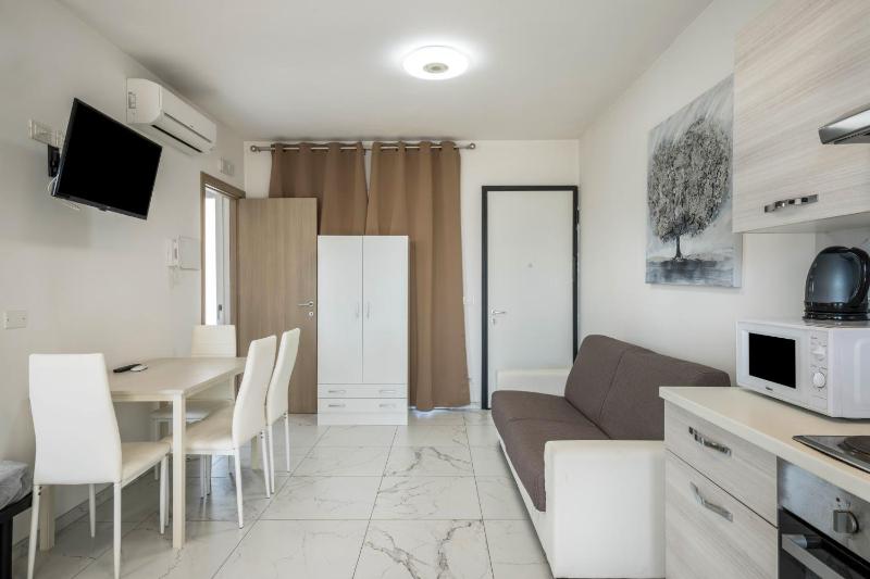 Planet Suite 404 - image 18