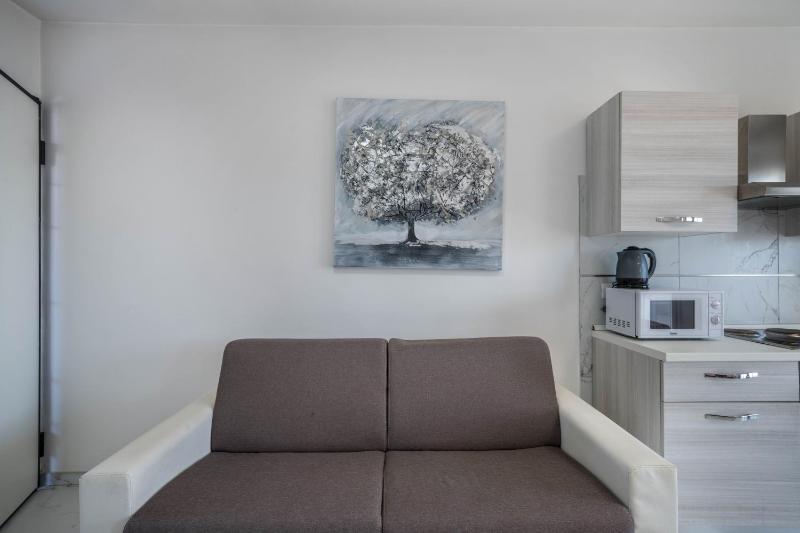 Planet Suite 404 - image 3