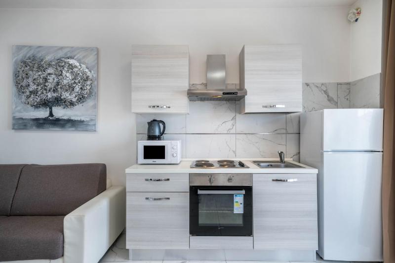Planet Suite 404 - image 10