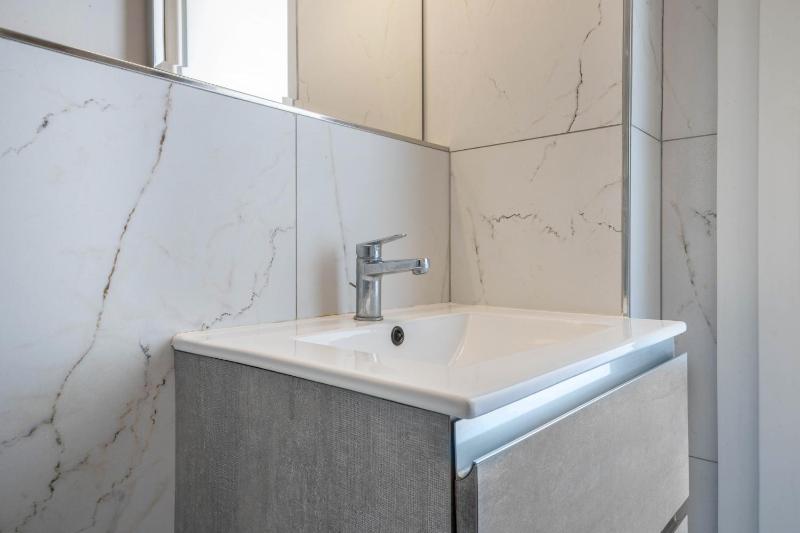 Planet Suite 404 - image 20