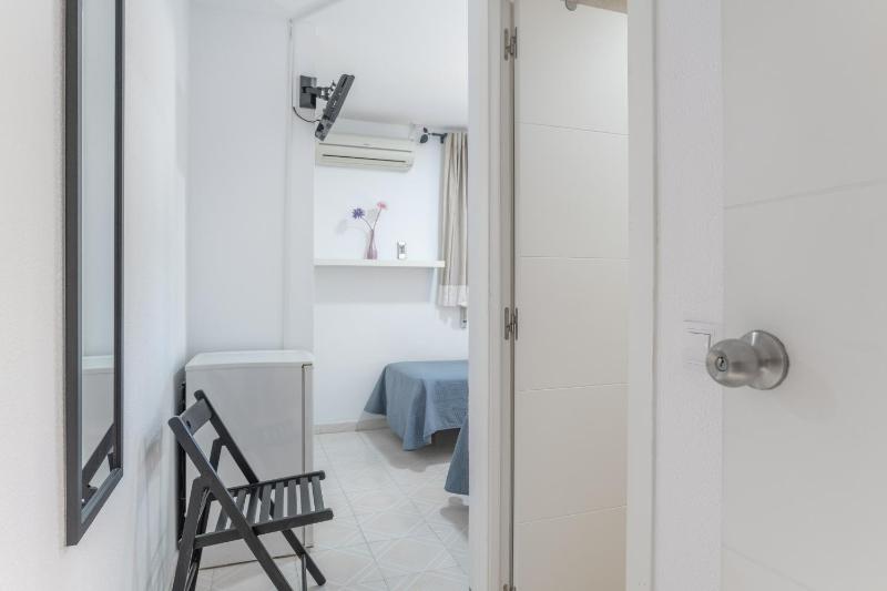 Hostal Avenida - image 45