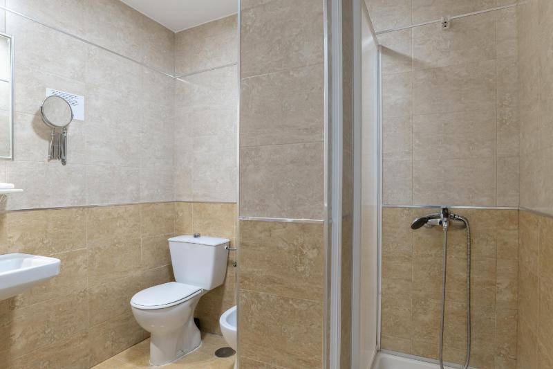 Hostal Avenida - image 9