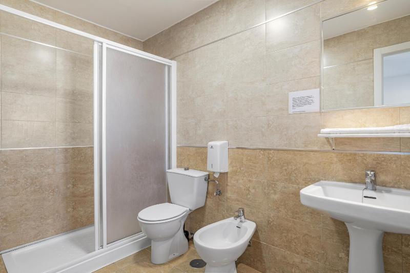 Hostal Avenida - image 35