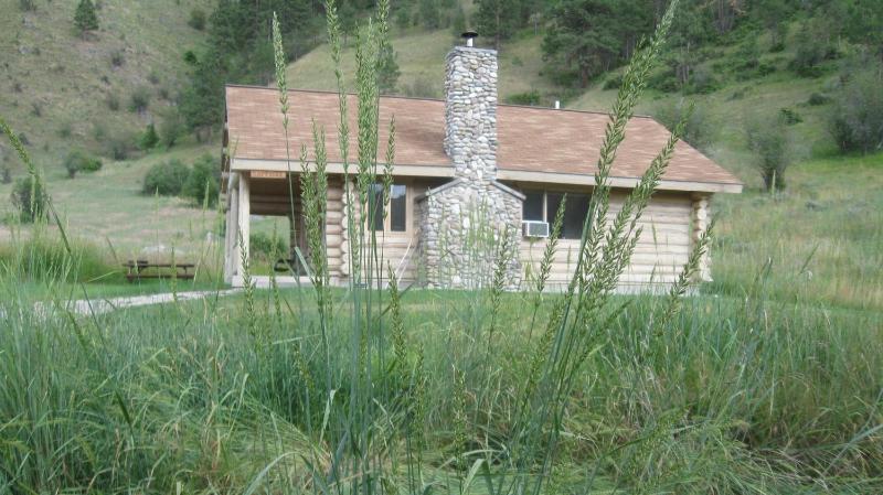Two Bedroom Cottage - Sapphire image 1