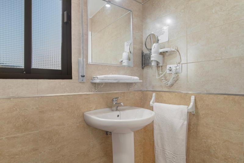 Hostal Avenida - image 40