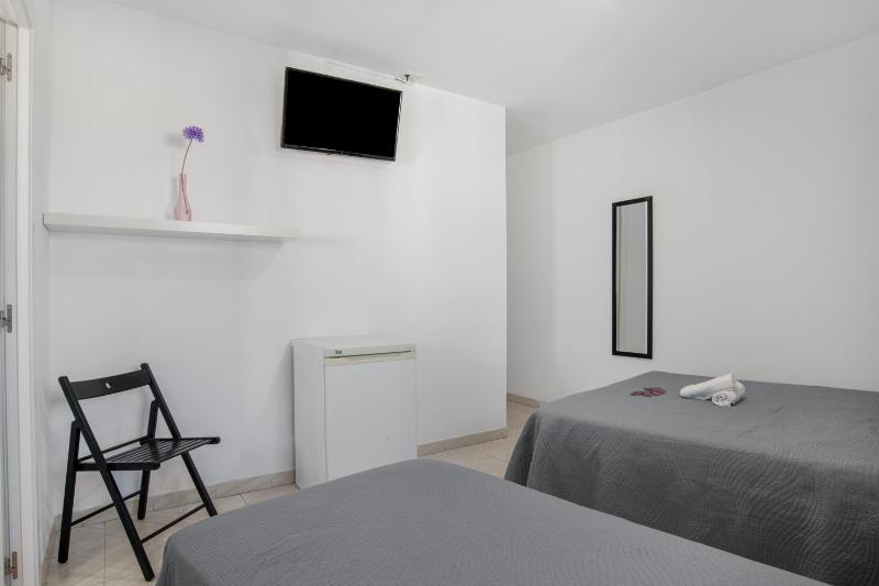 Hostal Avenida - image 27