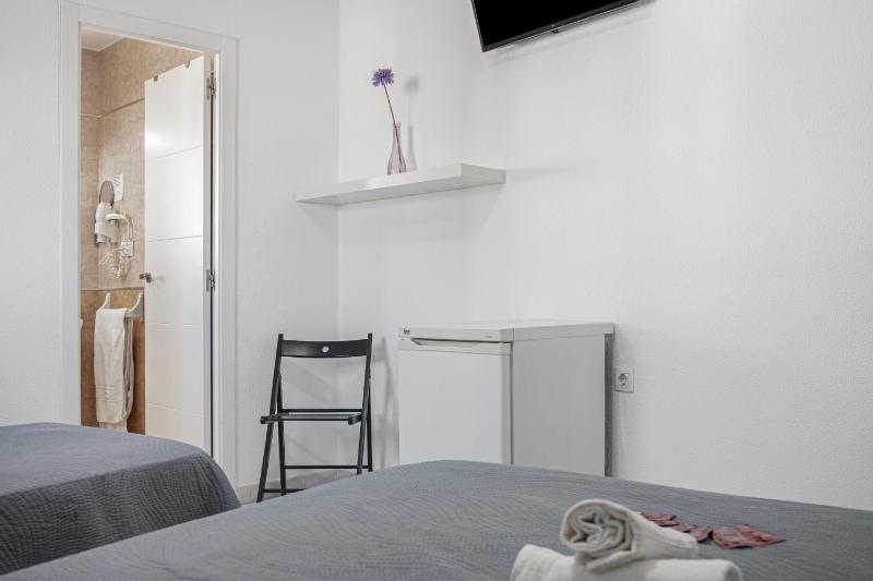 Hostal Avenida - image 2