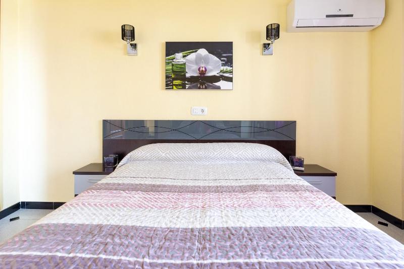 50 mts beach with sea views pool - image 12