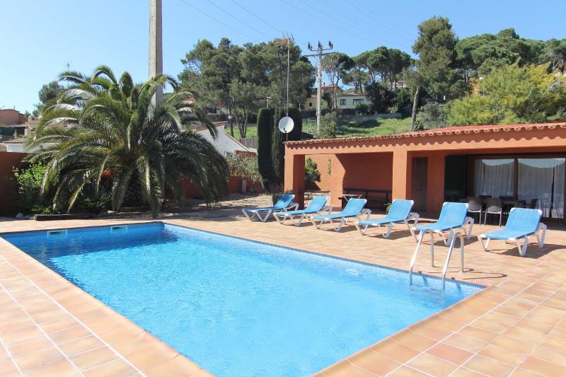 Casa con piscina - image 8