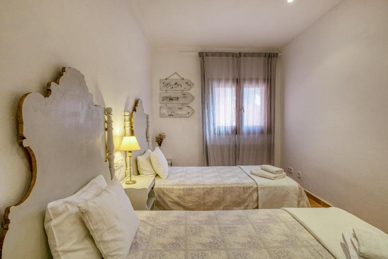 Casa con piscina - image 5