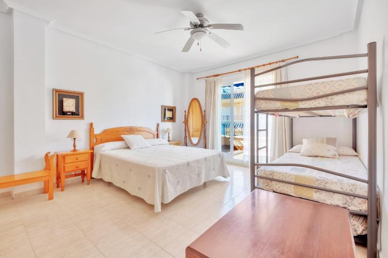 Casa en playa con piscina Novamar - image 9