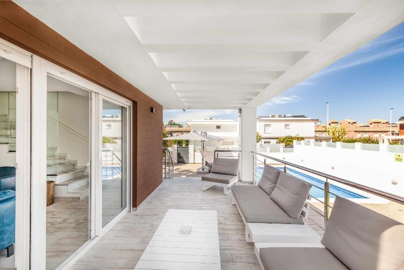 Casa Bos Orange Pool and Jacuzzi - image 9