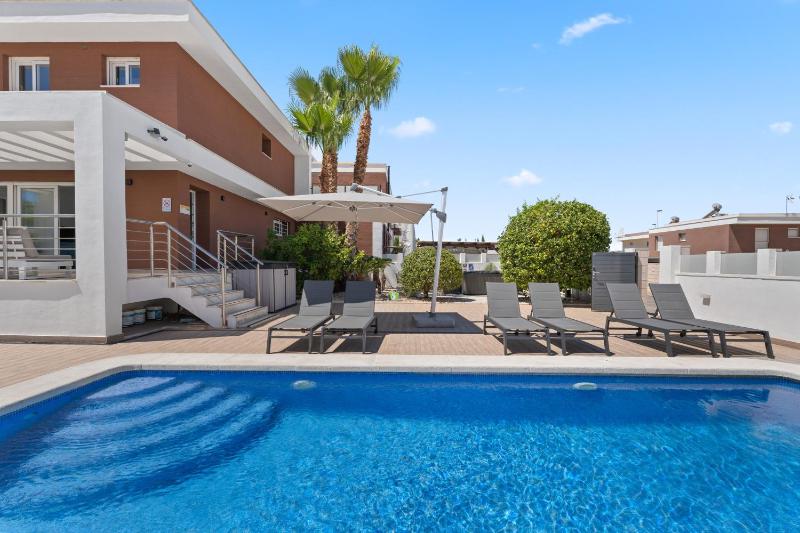Casa Bos Orange Pool and Jacuzzi - image 18