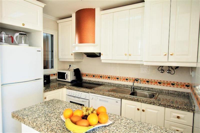Very nice apartment with see views - image 4