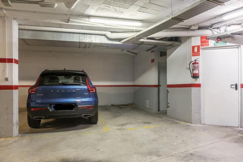 Dumonde Parking - image 12
