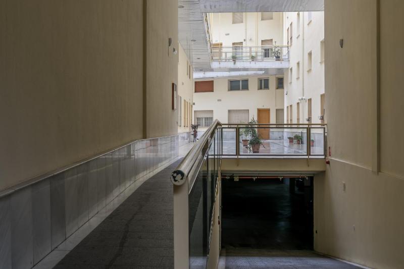 Dumonde Parking - image 11