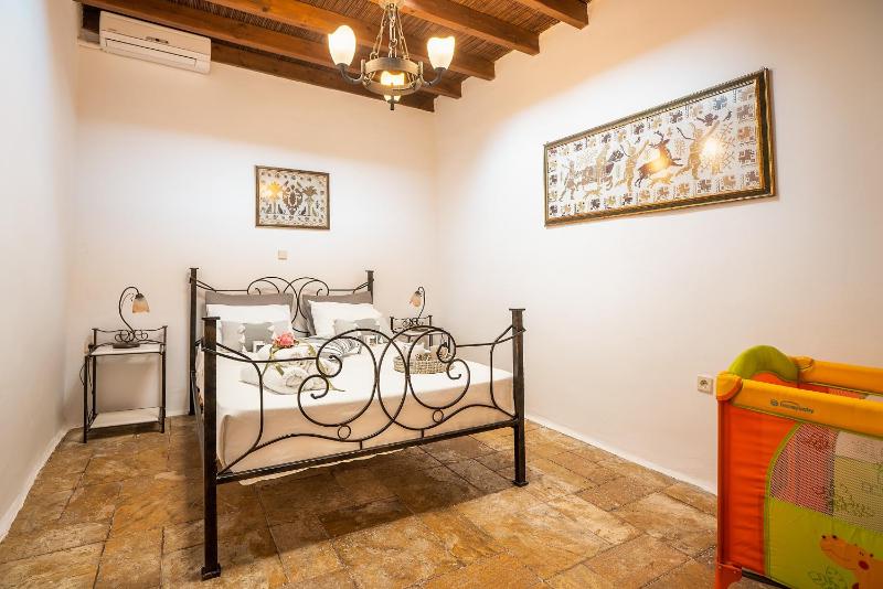 Fedra's Traditional House - image 15