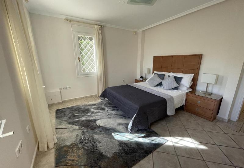 Gloriann - image 25