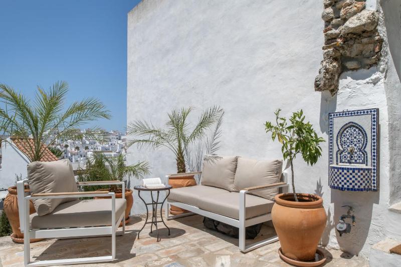 Casa Castillo con Jardín - image 1