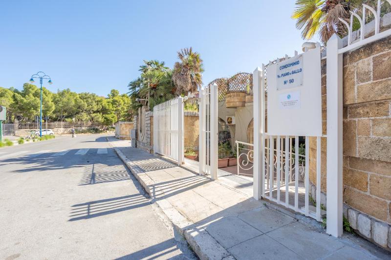 Studio Flat Blu Palermo Mondello - image 9