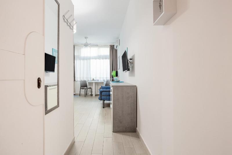 Studio Flat Blu Palermo Mondello - image 6