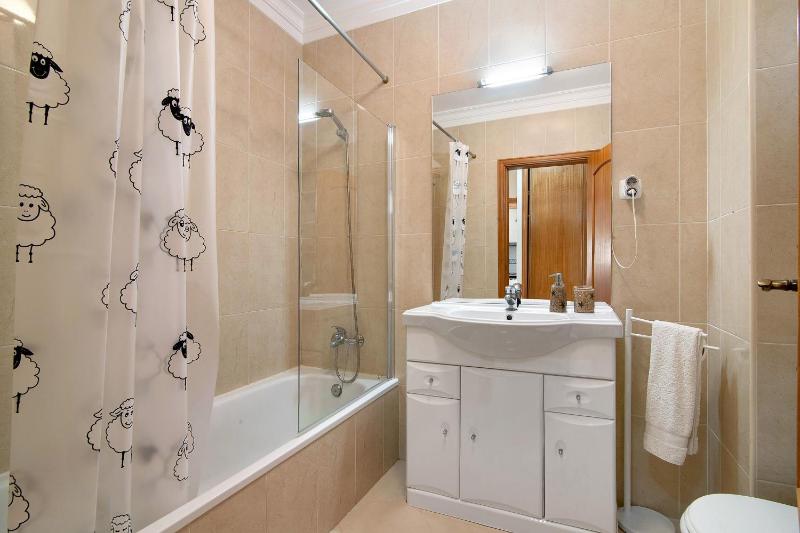 Lovely one bedroom apartment - image 11