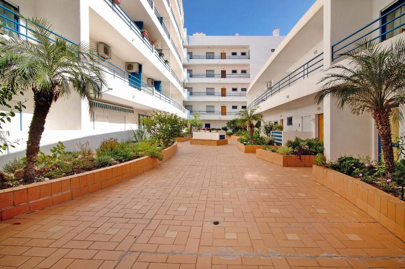 Lovely one bedroom apartment - image 16