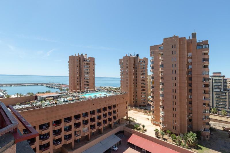 Sunny one bedroom apartment - image 6