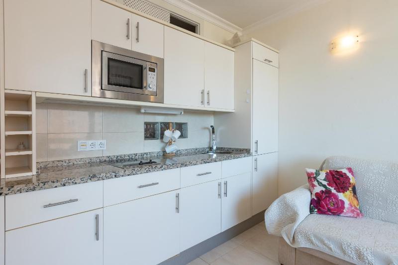 Sunny one bedroom apartment - image 12