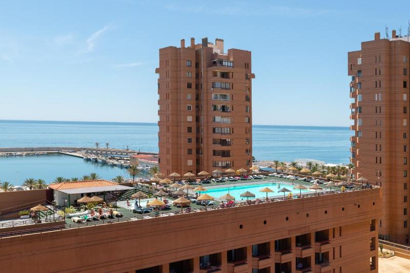 Sunny one bedroom apartment - image 2
