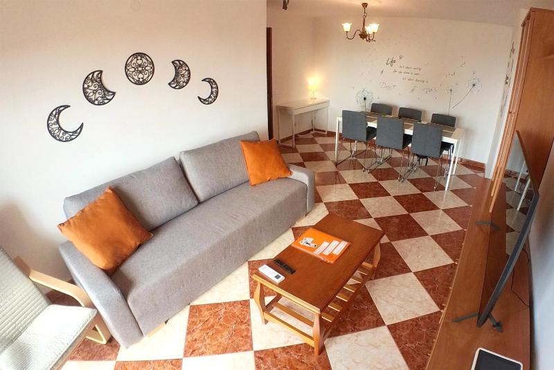Stunning Sea View 2-bedroom Near - image 14