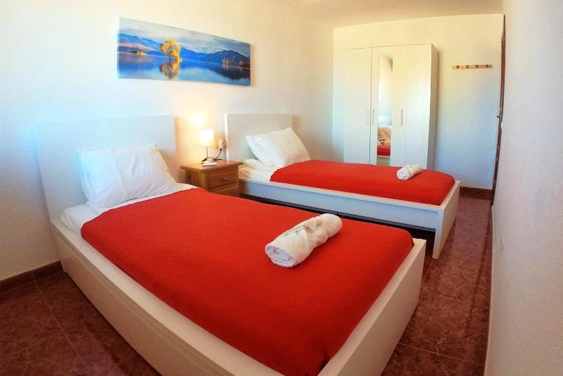 Stunning Sea View 2-bedroom Near - image 5