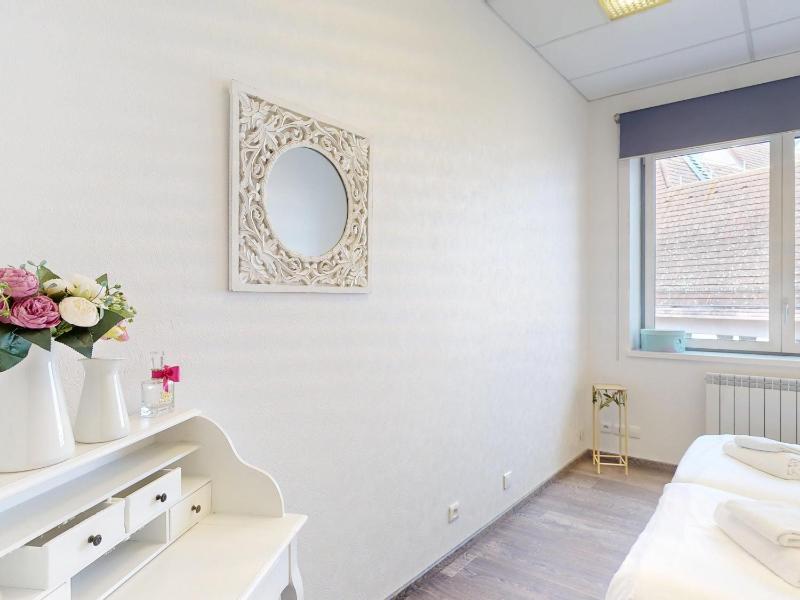 Appartement Rénové 3 Ch. avec Parking Privé Hyper-Centre Colmar - FR-1-744-36 - image 6