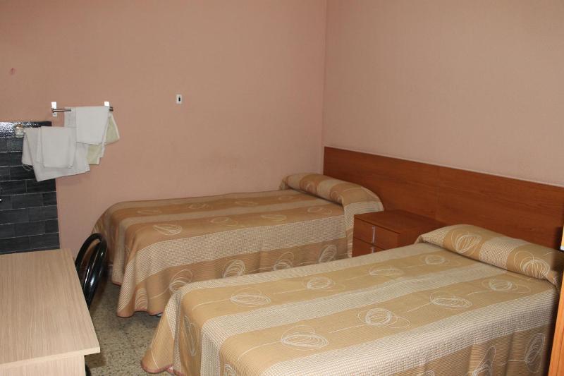 Twin Room with Shared Bathroom image 4