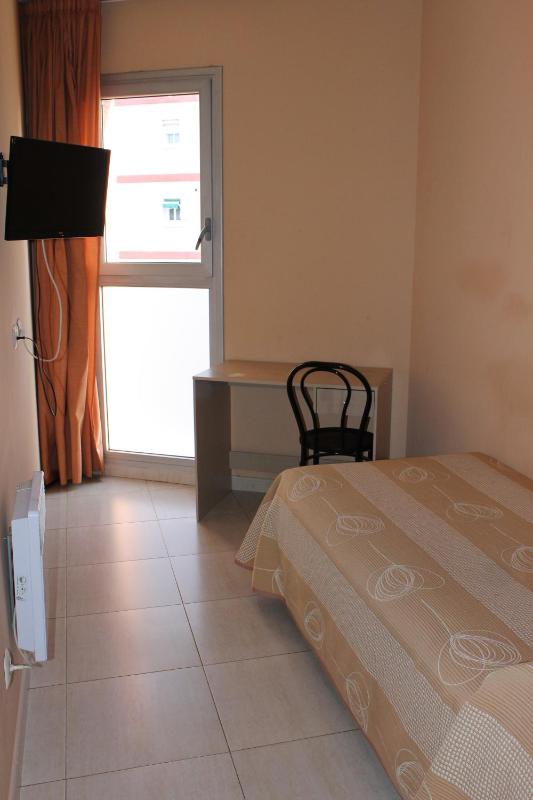 Single Room with Private Bathroom image 4