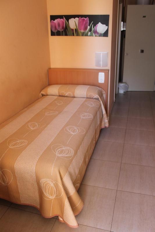 Single Room with Private Bathroom image 3