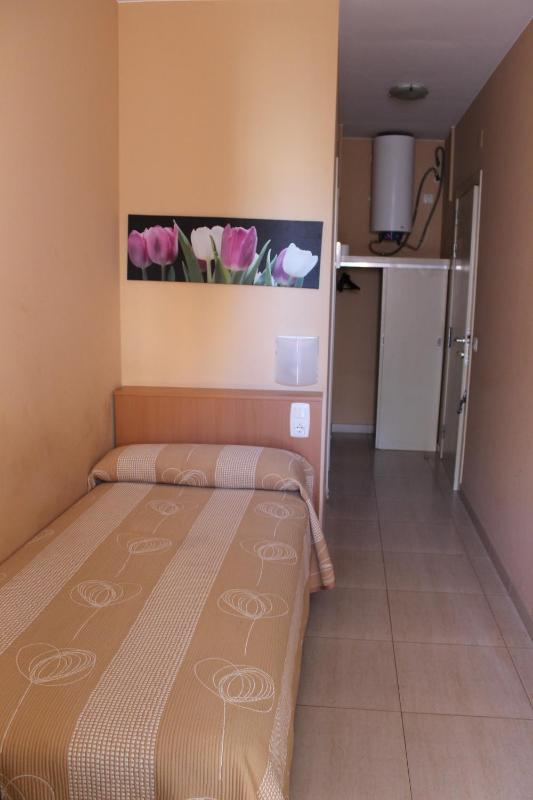 Single Room with Private Bathroom image 2