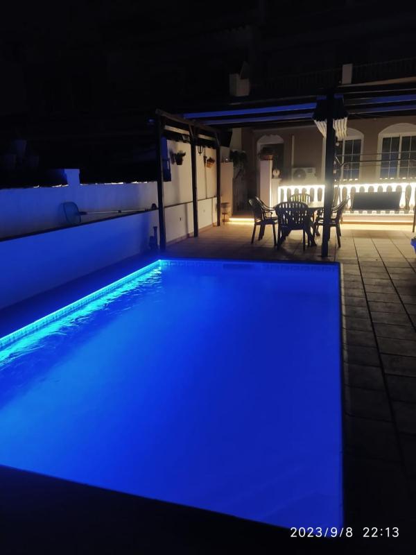 Vivienda con piscina - image 36