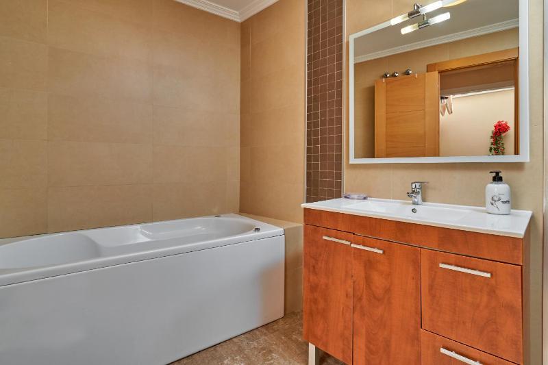 Vivienda con piscina - image 3
