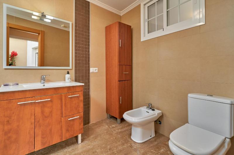 Vivienda con piscina - image 29