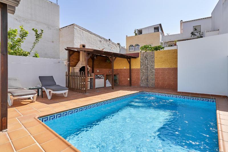 Vivienda con piscina - image 27