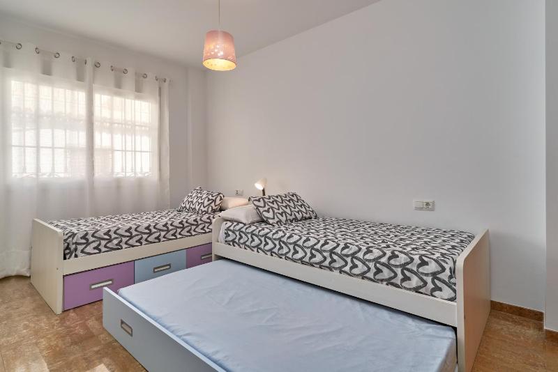 Vivienda con piscina - image 15