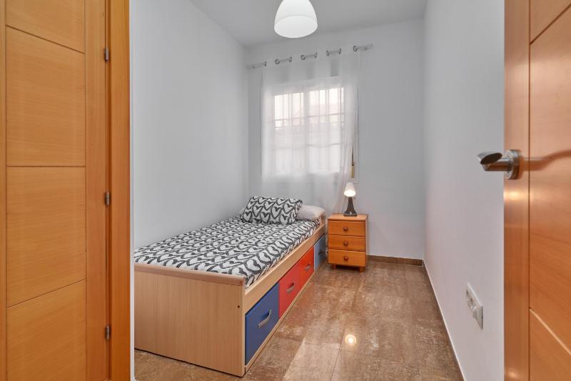 Vivienda con piscina - image 8