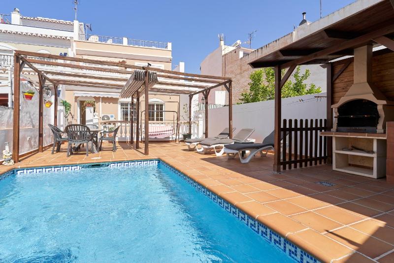Vivienda con piscina - image 31