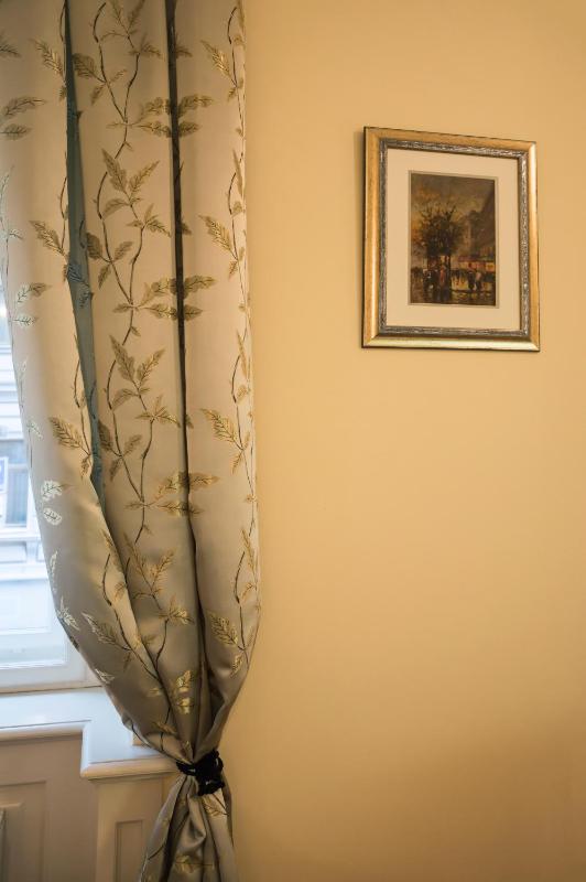 One-Bedroom Apartment image 2