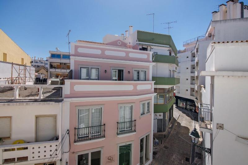 Faro Downtown Suites - Vila Adentro - image 9